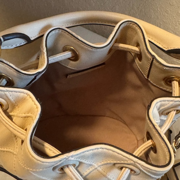 Tory Burch Cream Quilted Bucket Bag - Picture 8 of 9